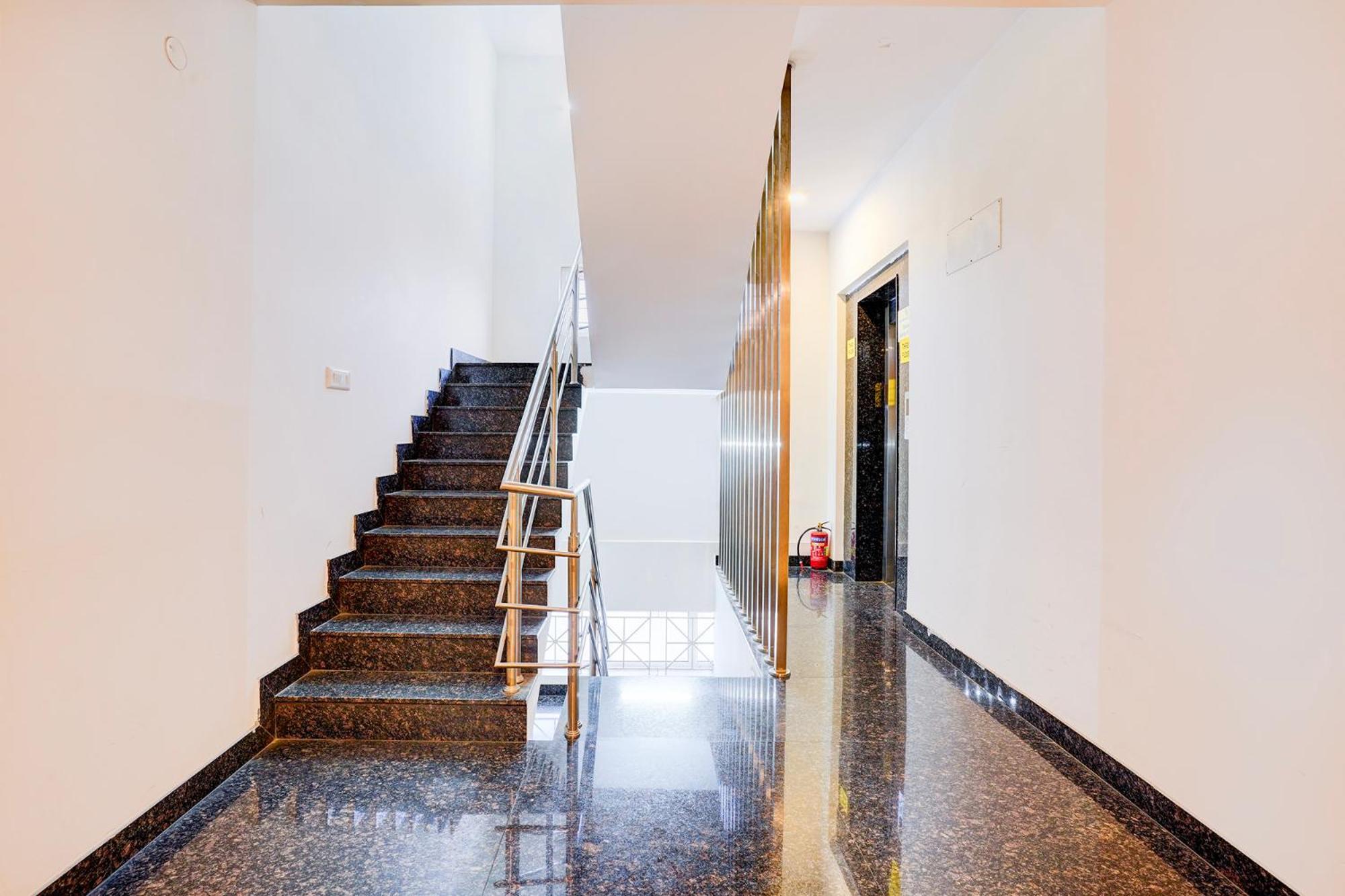 होटल Fabhotel Grk Comforts - Jayanagar